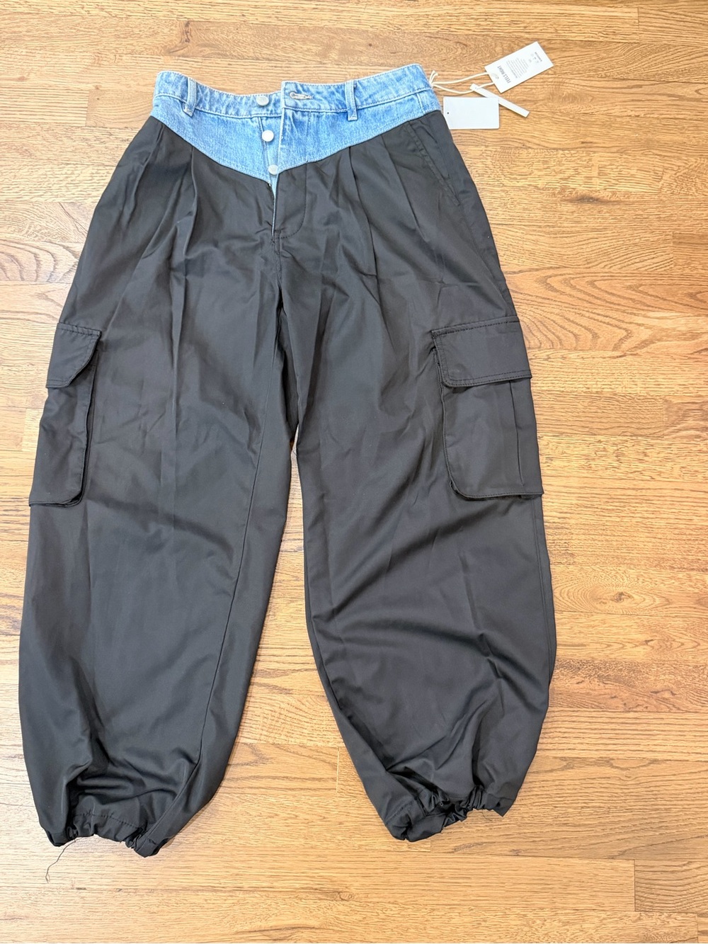 BRAND NEW WITH TAGS Women’s Blank NYC Two-Tone Cargo Pants with Denim Waist